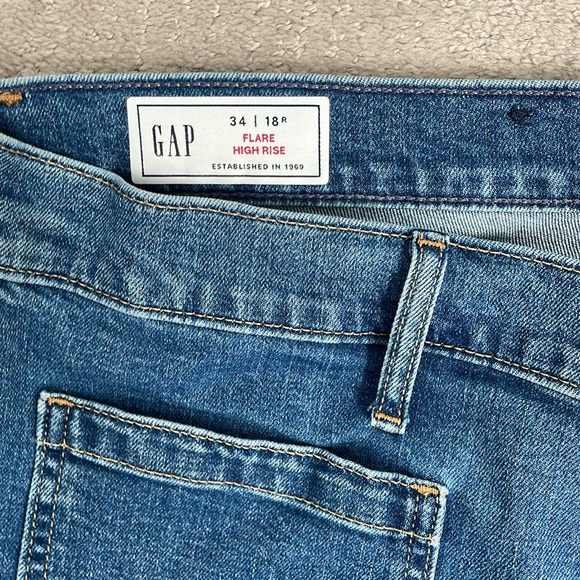 GAP Medium Wash Flare High Rise Denim Jeans with Patch Pockets.  Size 34 / 18R - Picture 4 of 5